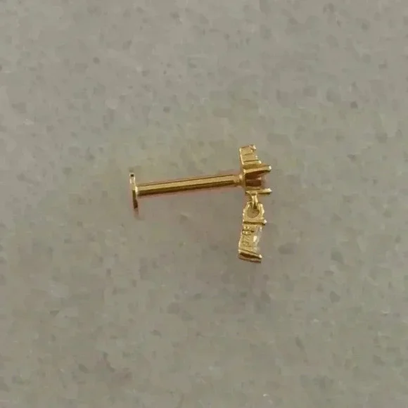 18k Gold Crystal Tear Drop Dangle Cartilage Earring 

Brand New - Picture 2 of 4